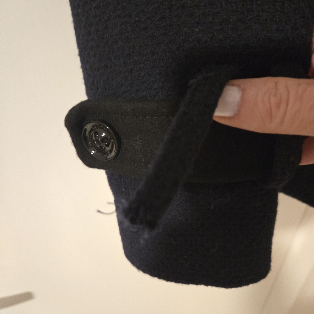 COAT - Picture 4 of 8
